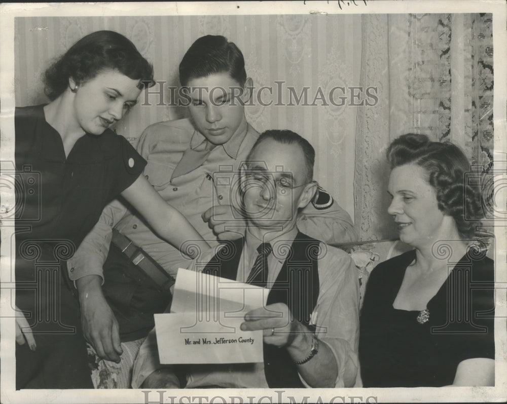 1947 Press Photo The Gunter family, TB Campaign, Jefferson County, Alabama - Historic Images