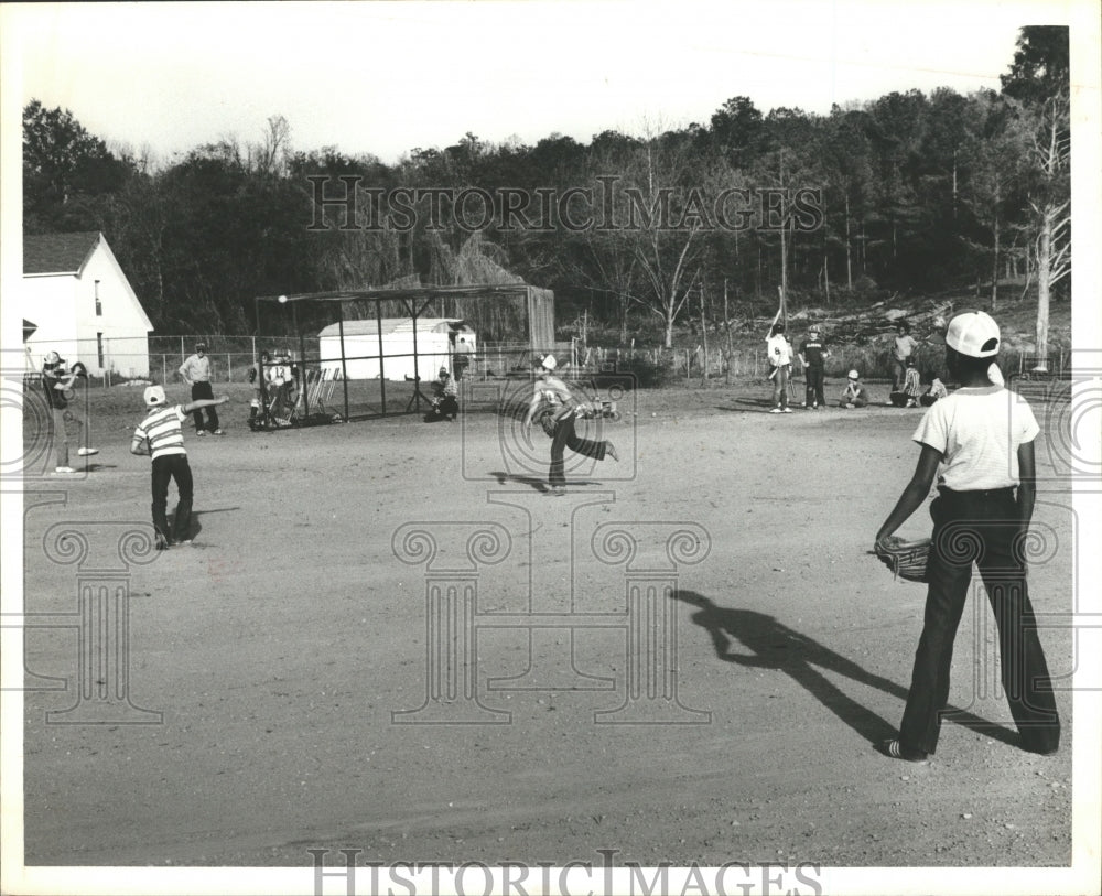 1979 Press Photo Children play baseball, Leeds, Alabama - abna10874 - Historic Images