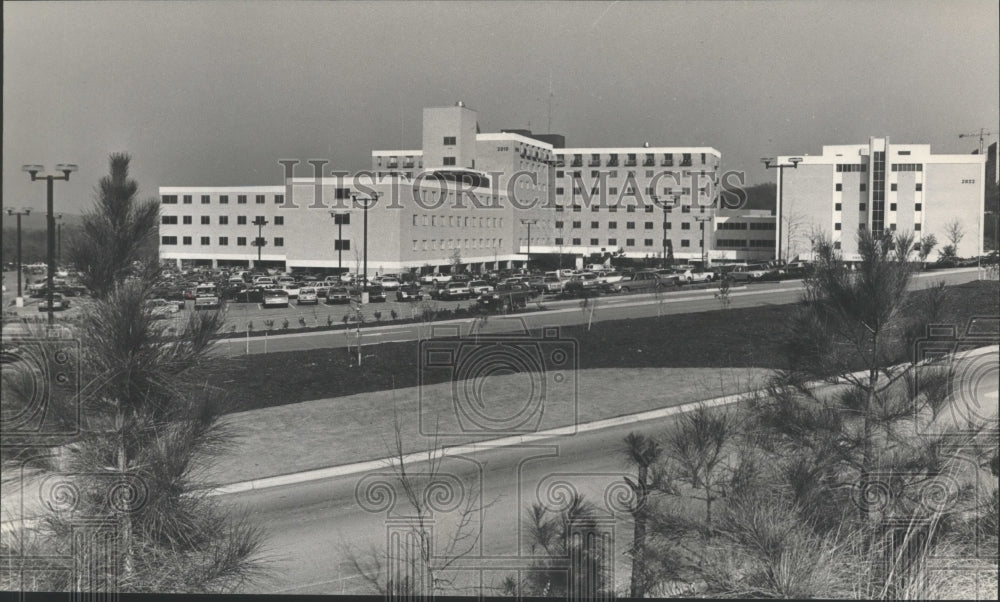 1983 Press Photo Brookwood Hospital, Homewood, Alabama - abna10902 - Historic Images