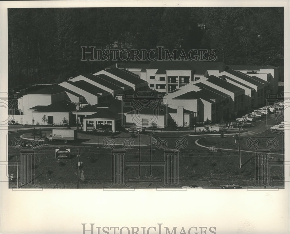 Press Photo Courtyard Motel, Birmingham, Alabama - abna10910 - Historic Images