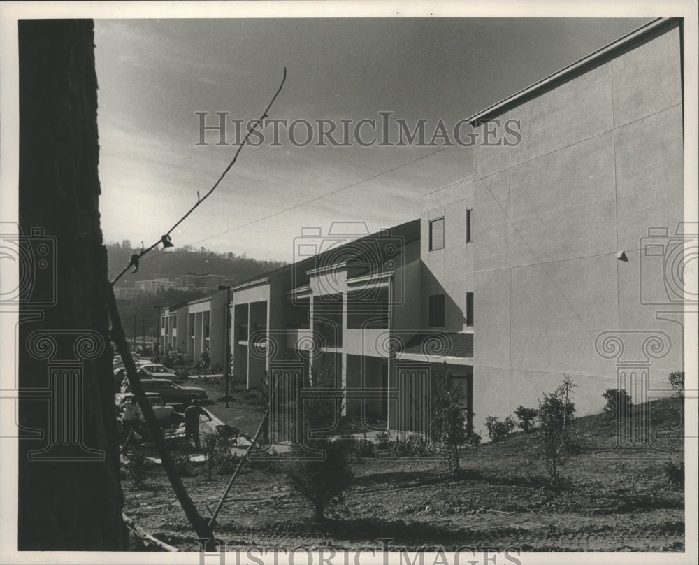 Press Photo Courtyard Motel, Birmingham, Alabama - abna10911 - Historic Images