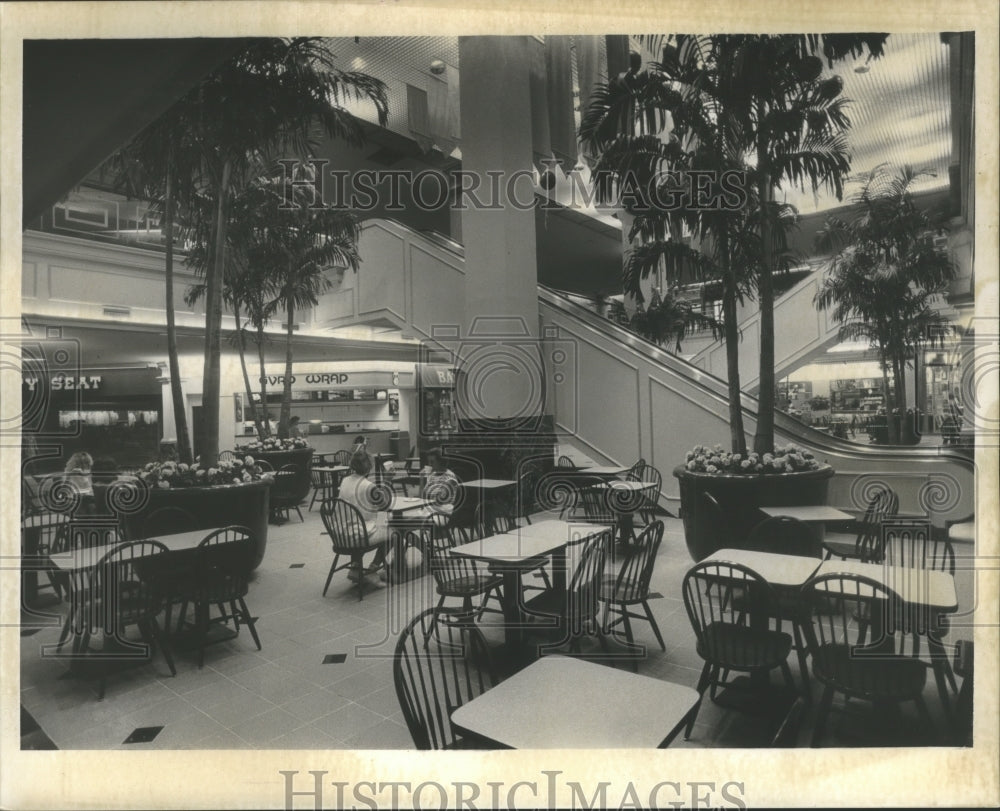 1988 Press Photo Food Court at Brookwood Mall, Homewood, Alabama - abna10965 - Historic Images