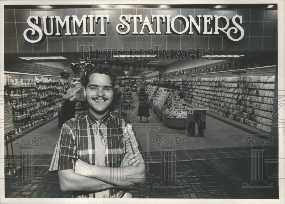 1987 Press Photo Gary Turner at Summit Stationers in Brookwood Mall, Alabama - Historic Images