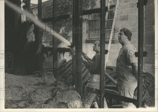 1985 Press Photo Firefighters battle blaze at Huffstutler's Hardware, Homewood - Historic Images