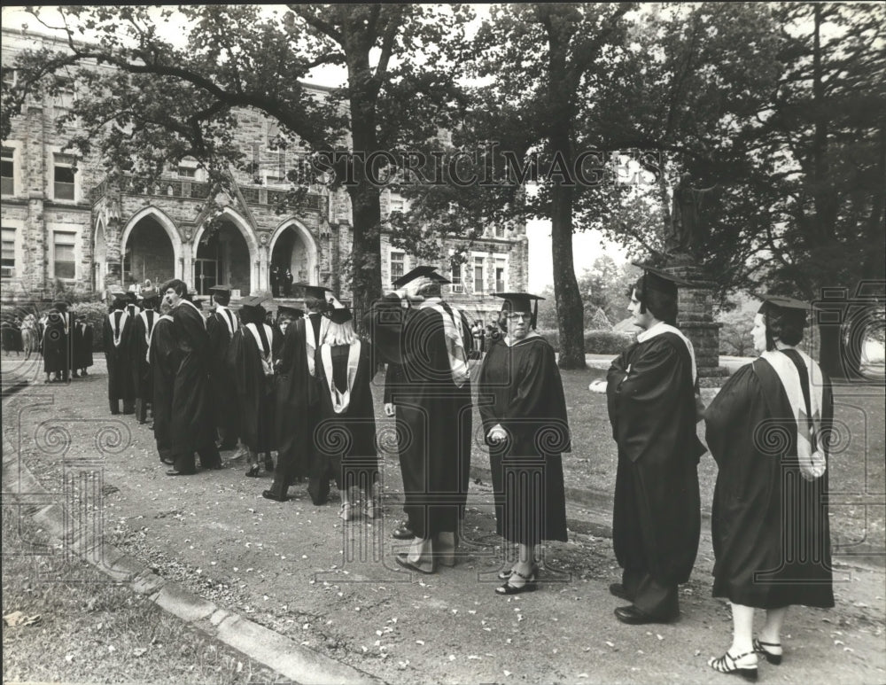 1979 Press Photo Graduates in line at Southern Benedictine Cullman, Alabama - Historic Images