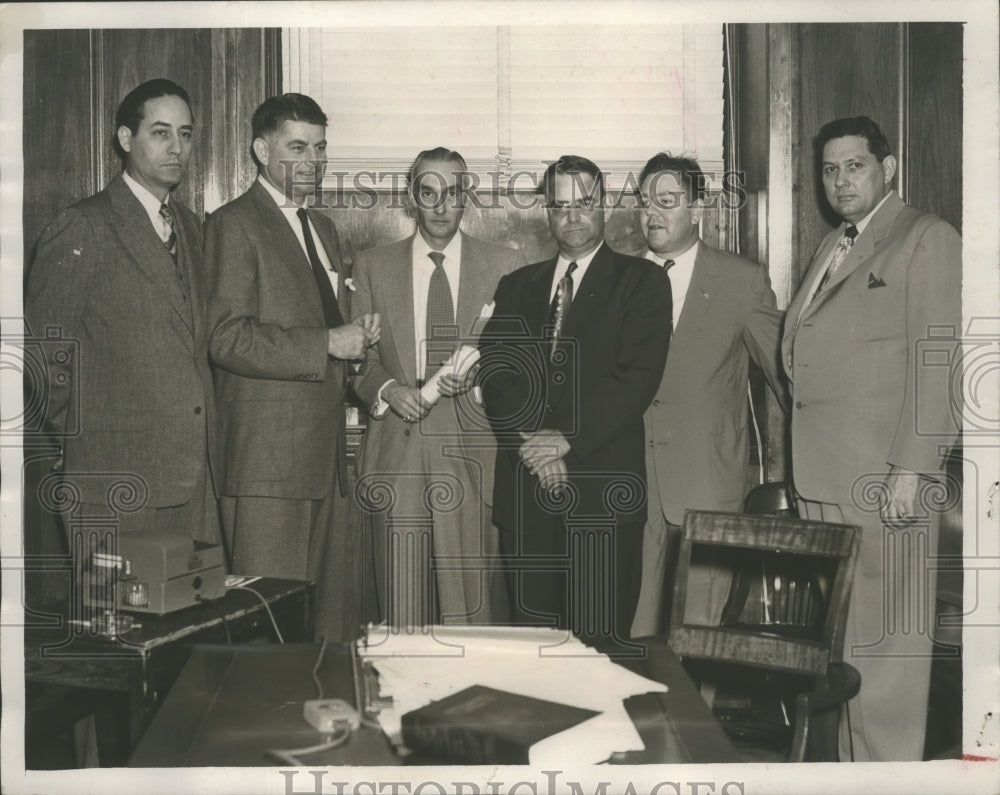 1953 Press Photo Detectives Fail to Have Personnel Chair Recused, Birmingham - Historic Images