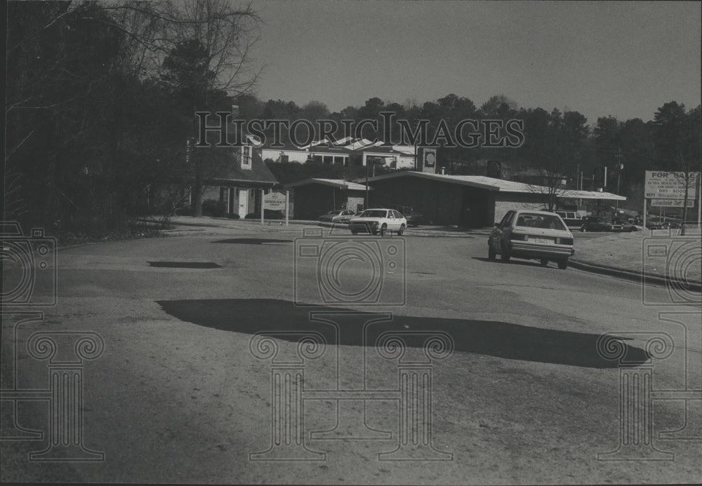 1988 Press Photo Road which runs behind Brookwood Hospital, Homewood, Alabama - Historic Images