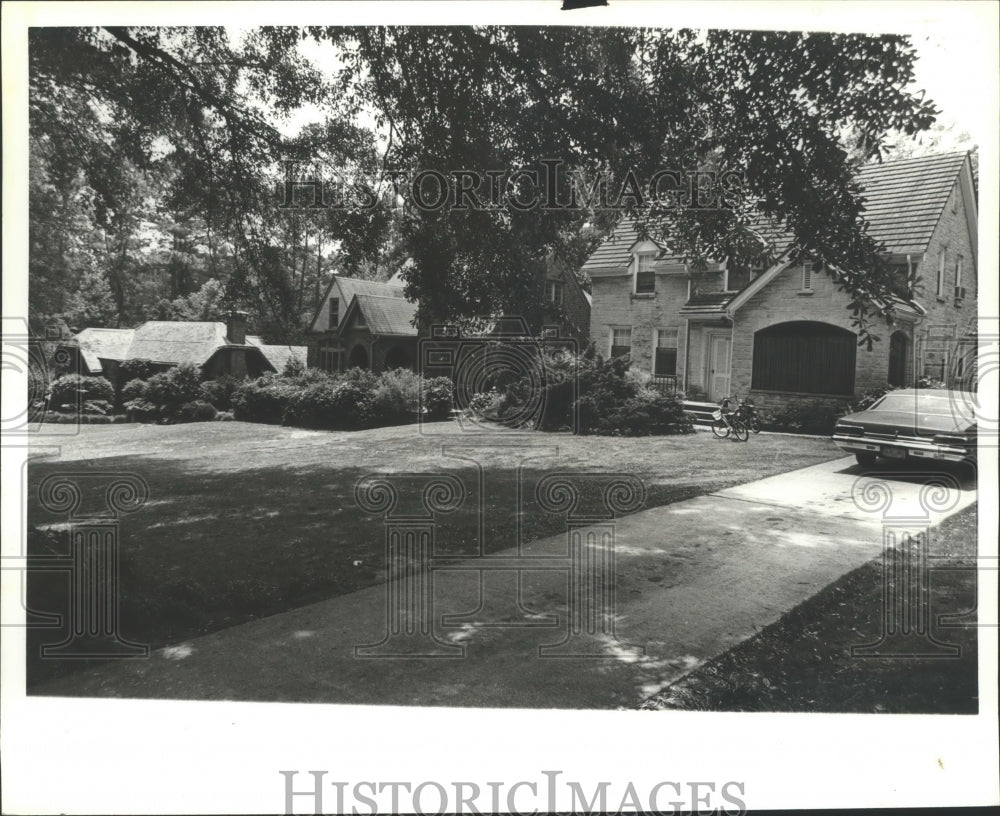 Press Photo View of Poinciana Drive in Homewood, Alabama - abna11099 - Historic Images