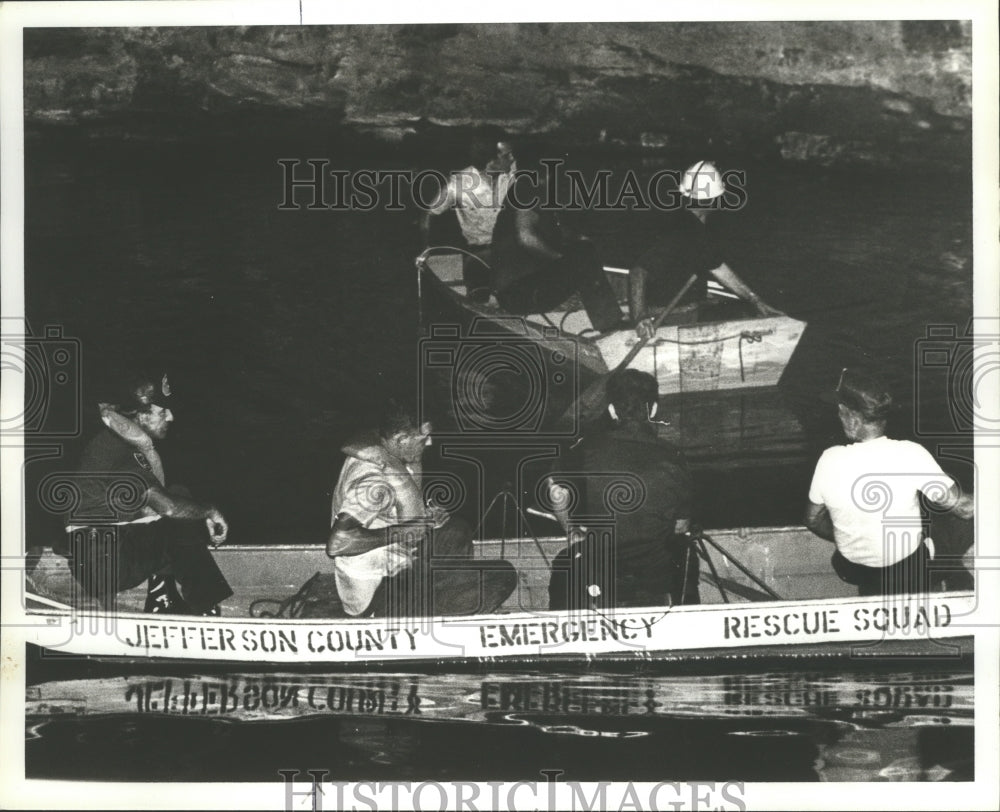 1980 Press Photo Jefferson County rescue squad drag the Bluehole waters for body - Historic Images