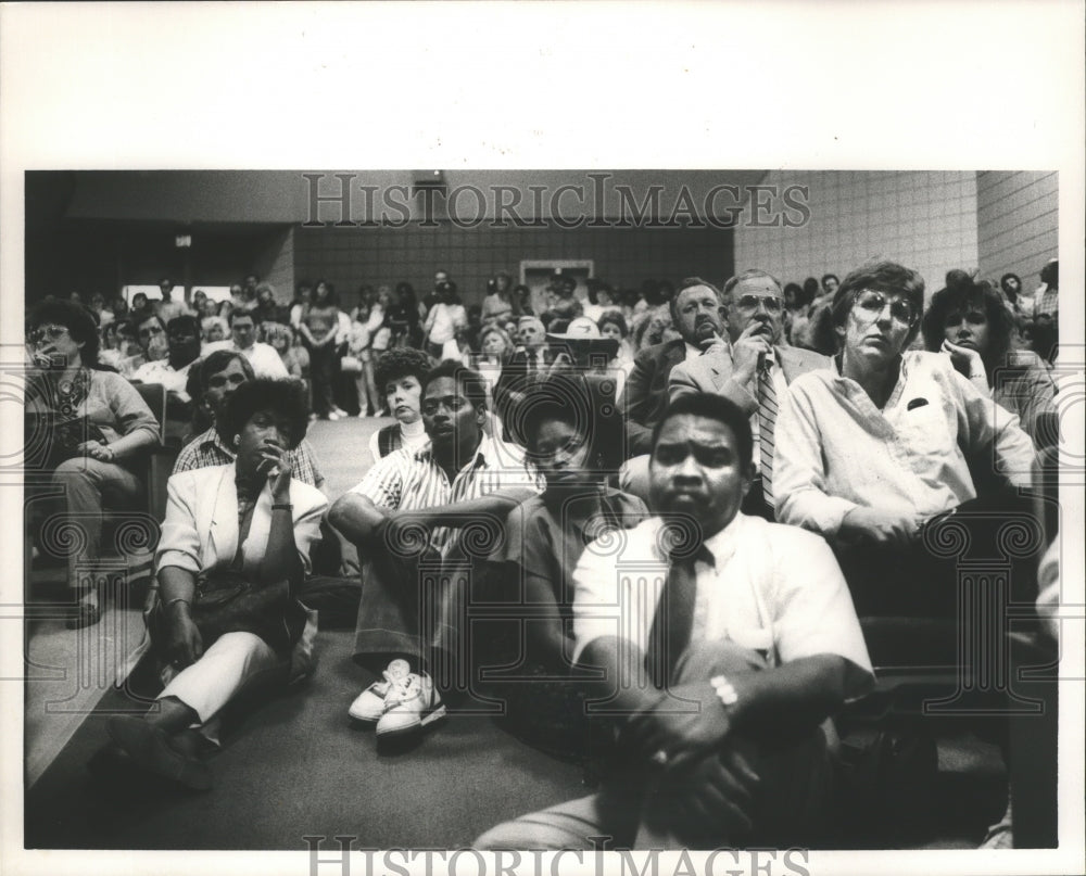 1989 Press Photo Family members at Minor High meeting, Birmingham, Alabama - Historic Images