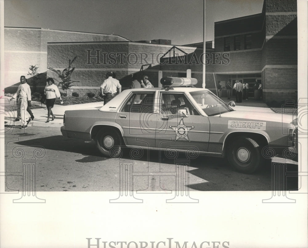 1989 Press Photo Sheriff&#39;s car at Minor High School, Birmingham, Alabama - Historic Images