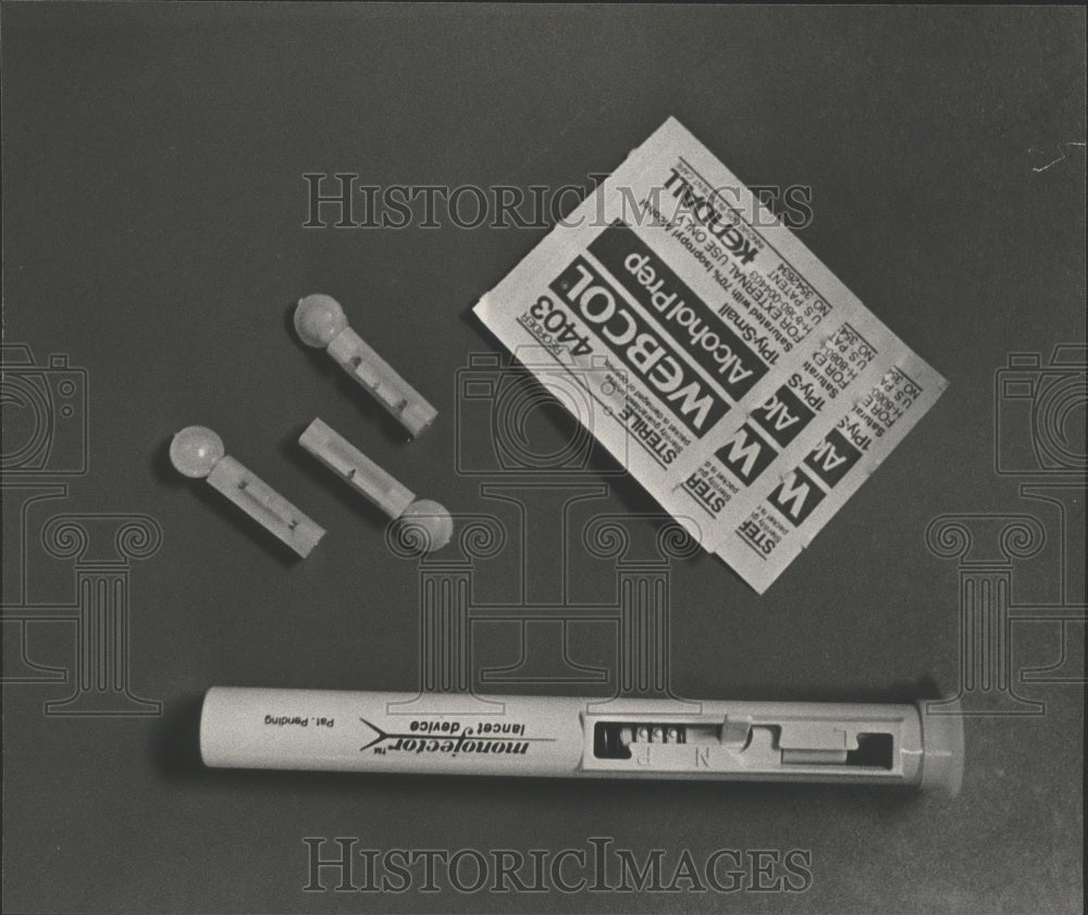 1983 Press Photo Items used to test level of Glucose, Birmingham, Alabama - Historic Images