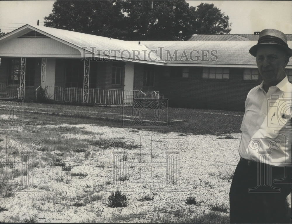 1969 Press Photo Harpersville, Alabama-Mayor J.W. Donahoo at Unoccupied Clinic-Historic Images