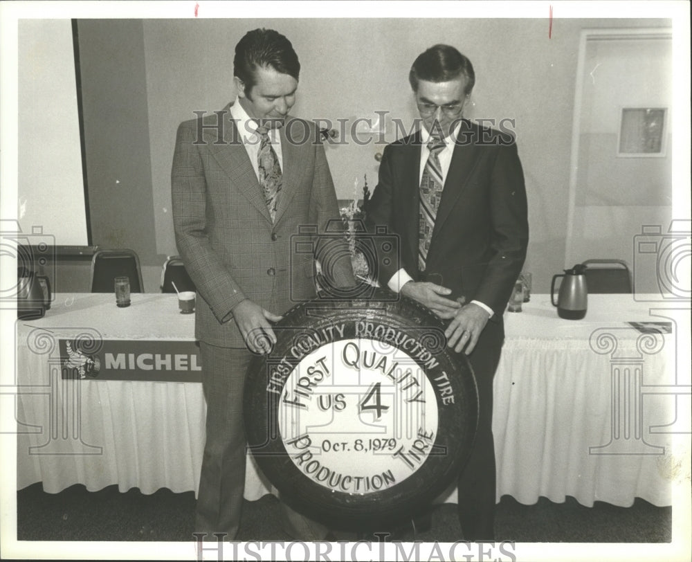 1979 Press Photo Michelin Execs Show Off First Production Tire Made in Alabama - Historic Images