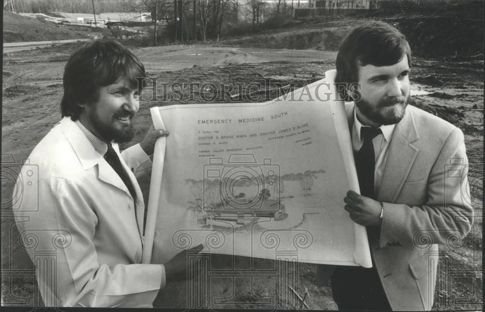 1982 Press Photo Drs. Irwin and Blake at site of emergency center in Hoover - Historic Images