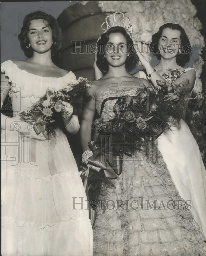 1957 Press Photo Queen Crowned in Maid of Cotton Contest, Alabama - abna11388 - Historic Images