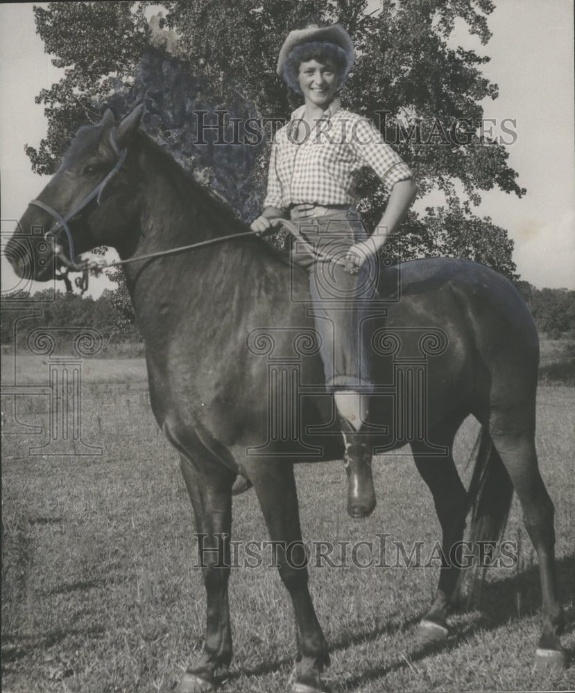 1954, Cotton Maid of Macon County Jane Morgan riding horse - Historic Images