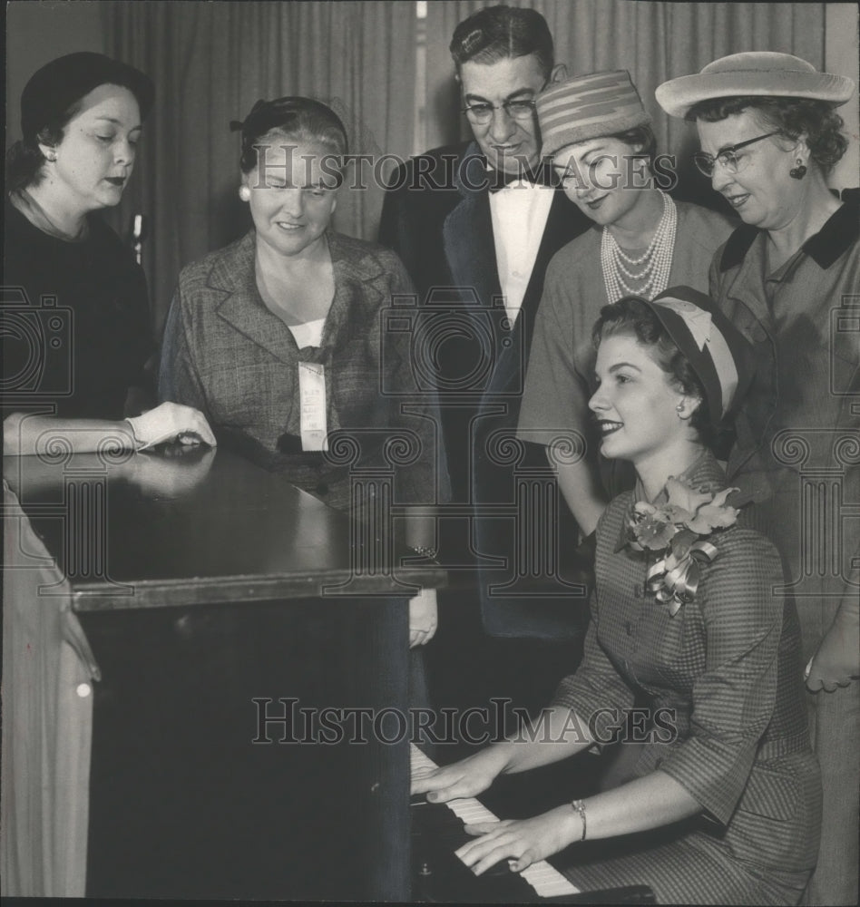 1958 Judges & winner, Margaret McClinton of Alabama Maid of Cotton-Historic Images