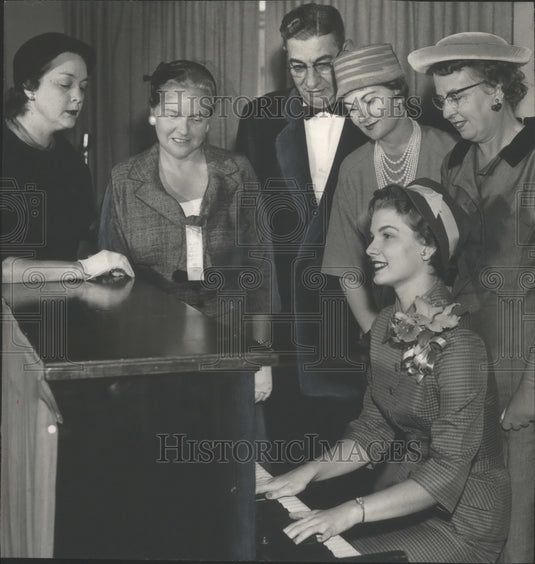 1958 Judges & winner, Margaret McClinton of Alabama Maid of Cotton-Historic Images