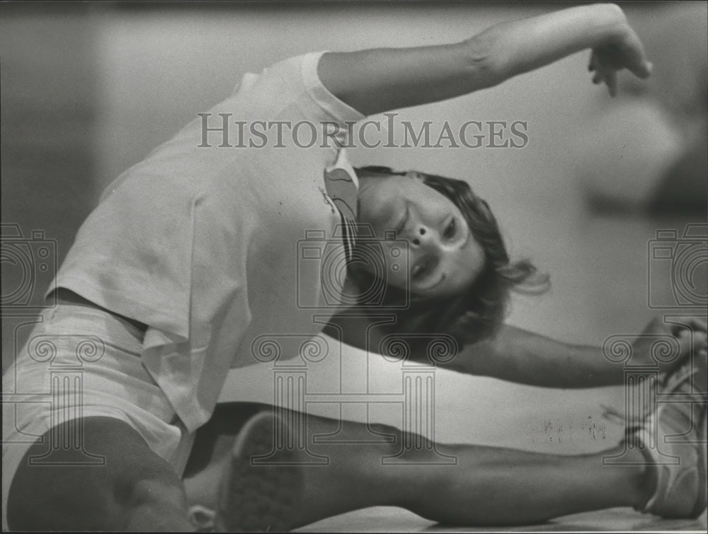 1981 Press Photo Rita Vawter exercises at Green Valley Baptist Church - Historic Images