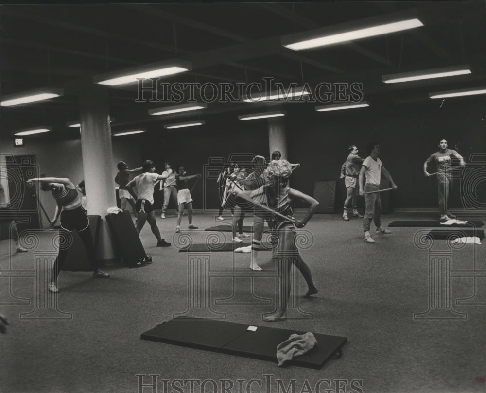 1986 Press Photo People exercise doing aerobics at YMCA - abna11546 - Historic Images