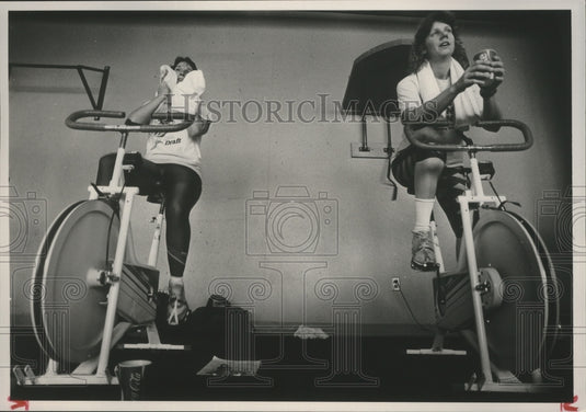 1988 Press Photo Sandy Peterson, Mary Howard riding in YMCA triathlon, Alabama - Historic Images