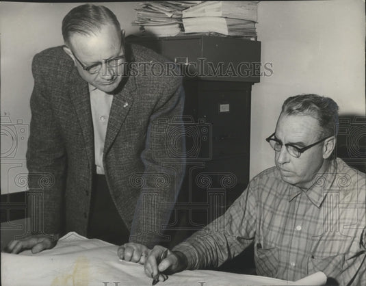 1961 Press Photo Clanton, Alabama-Officials Look Over Plans for Drainage Project - Historic Images