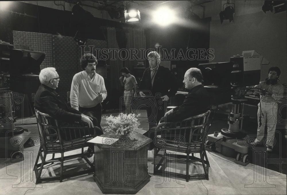 1983 Press Photo Fathers Herely &amp; La Verdiere on set Eternal Word TV Network, AL - Historic Images