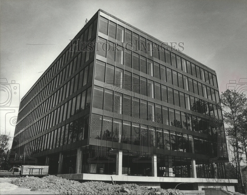 1980 Press Photo Office building, under construction in Inverness, Alabama - Historic Images