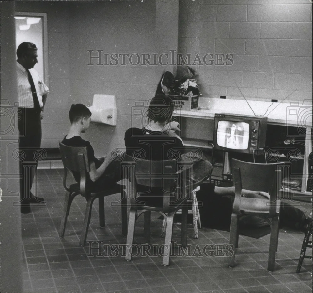 1967 Press Photo Teen residents of Jefferson County Juvenile Relations-Historic Images
