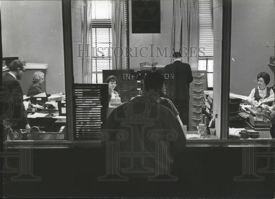 1965 Press Photo Jefferson County Juvenile Relations Court information desk - Historic Images