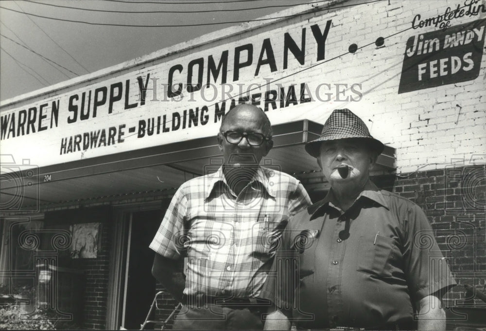 1979 Press Photo Steve & Clint Warren, in front of Warren's Supply, Hanceville - Historic Images