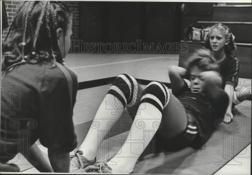 1980 Press Photo Students at PE class, Pizitz Middle in Vestavia - abna11720 - Historic Images