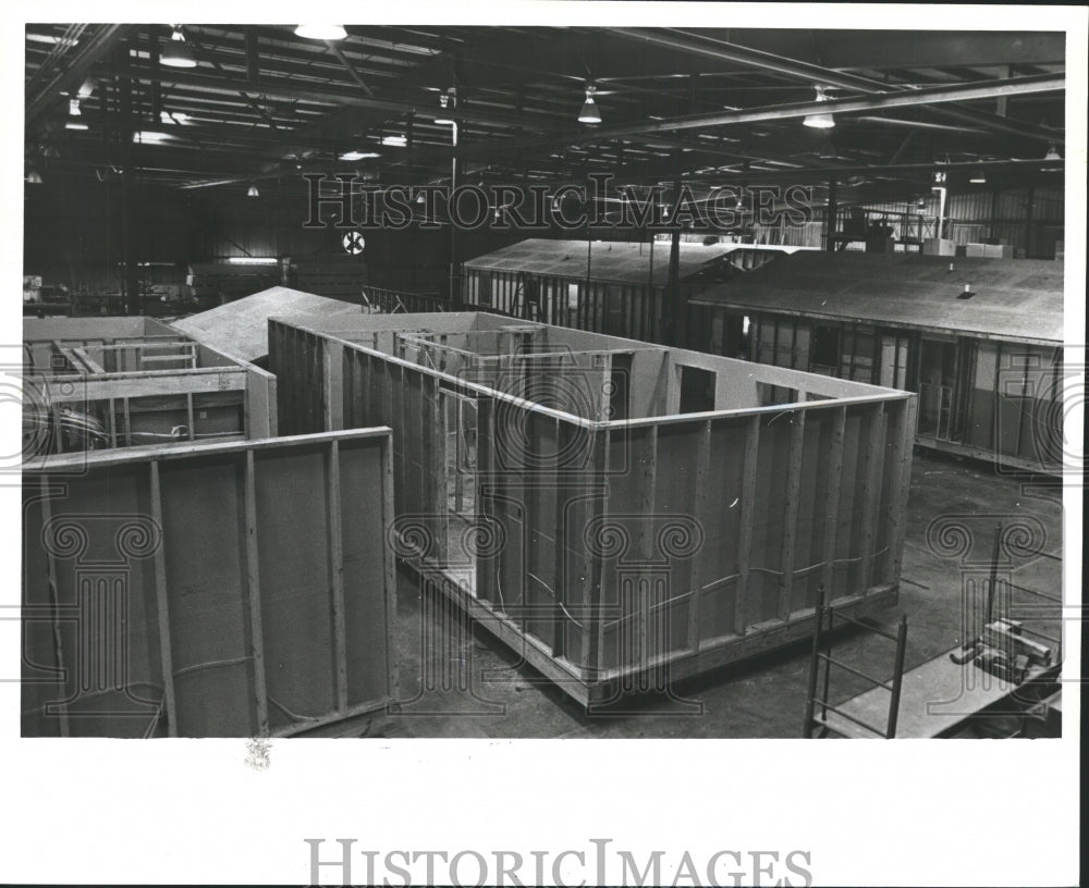 1981 Press Photo Factory where boxes are made for foundations Mitchell Const - Historic Images