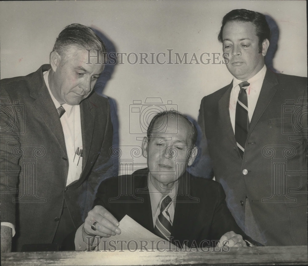 1971 Tuscaloosa, Alabama City Officials - Historic Images