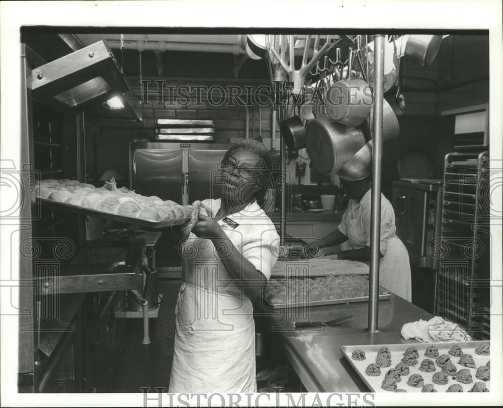 1981 Press Photo Jefferson County, Shaoes Valley School Kitchen staff, Alabama - Historic Images