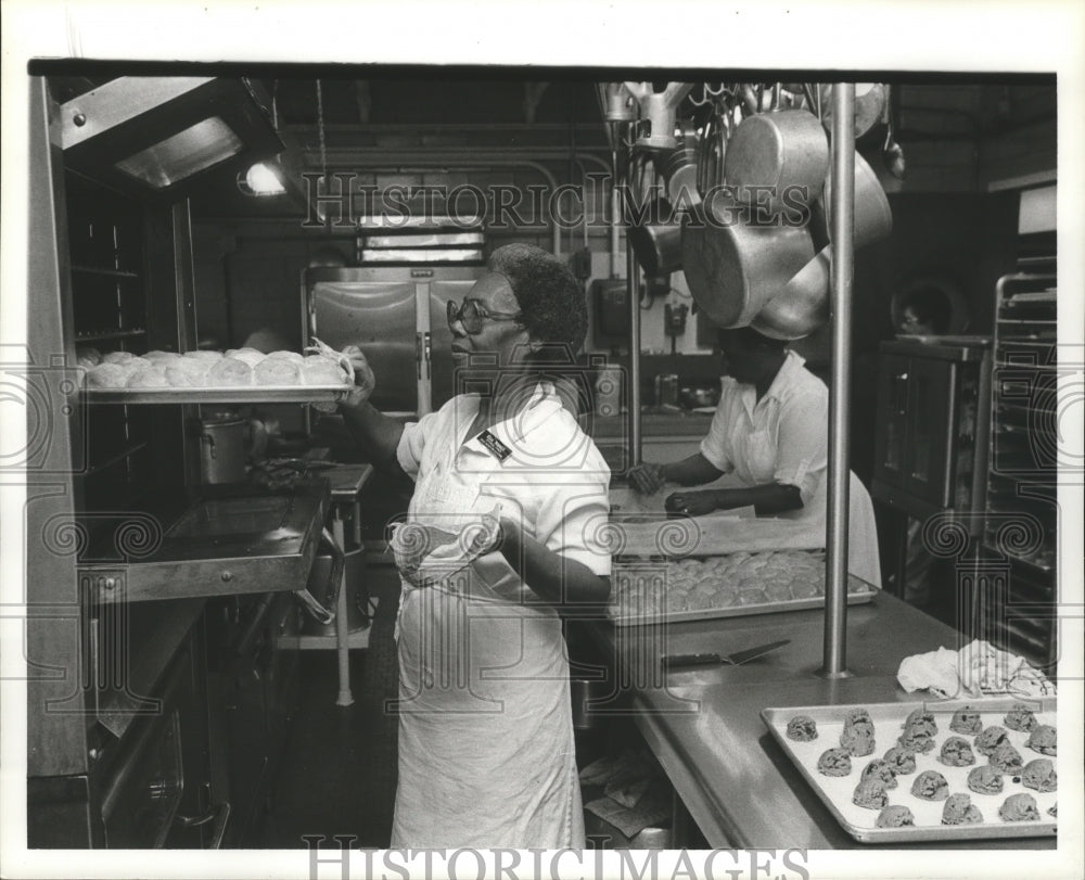 1981 Press Photo Jefferson County, Shaoes Valley School Kitchen staff, Alabama - Historic Images