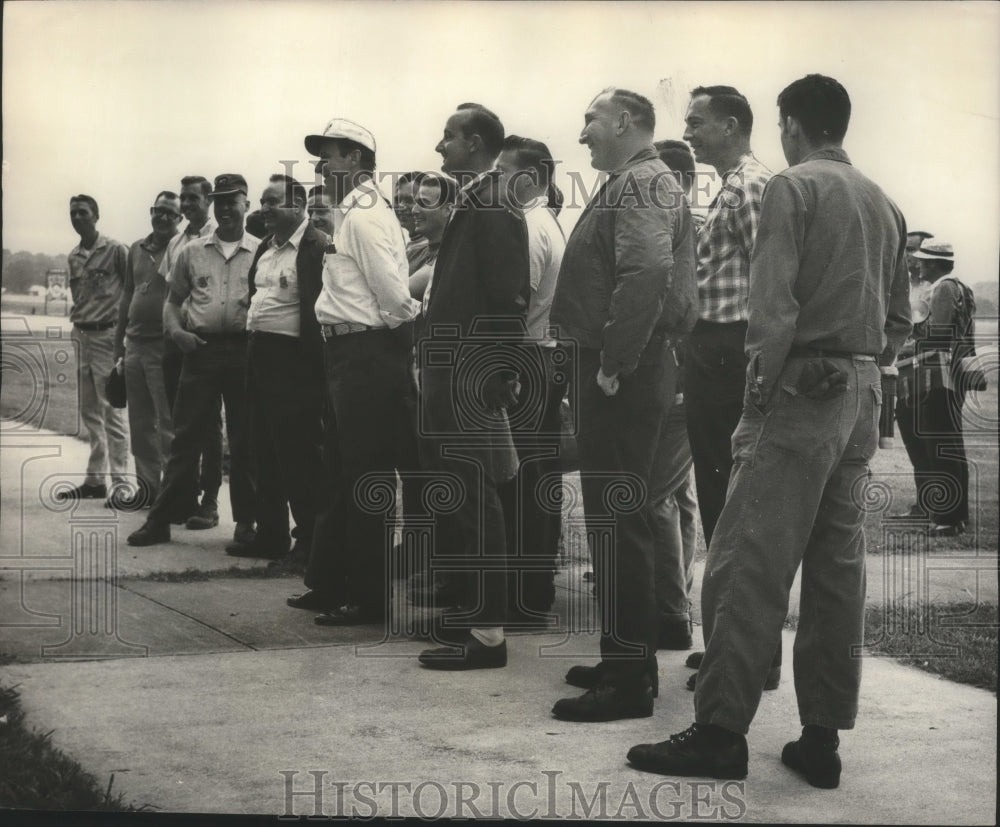 1969, Hayes workers to help aid coast area after Camille, Birmingham - Historic Images