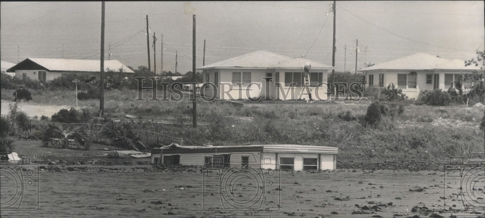 1975 Press Photo Mobil home blown into water by Hurricane Eloise - abna11884 - Historic Images