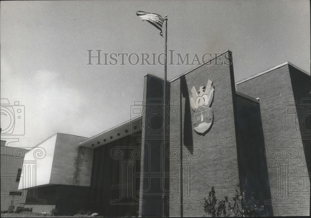 1968 Press Photo Flag flies over new police and courts building, Ensley, Alabama - Historic Images