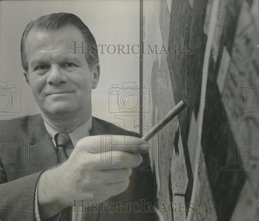1970, Vestavia Hills Mayor Robert Guillot with map, Alabama - Historic Images