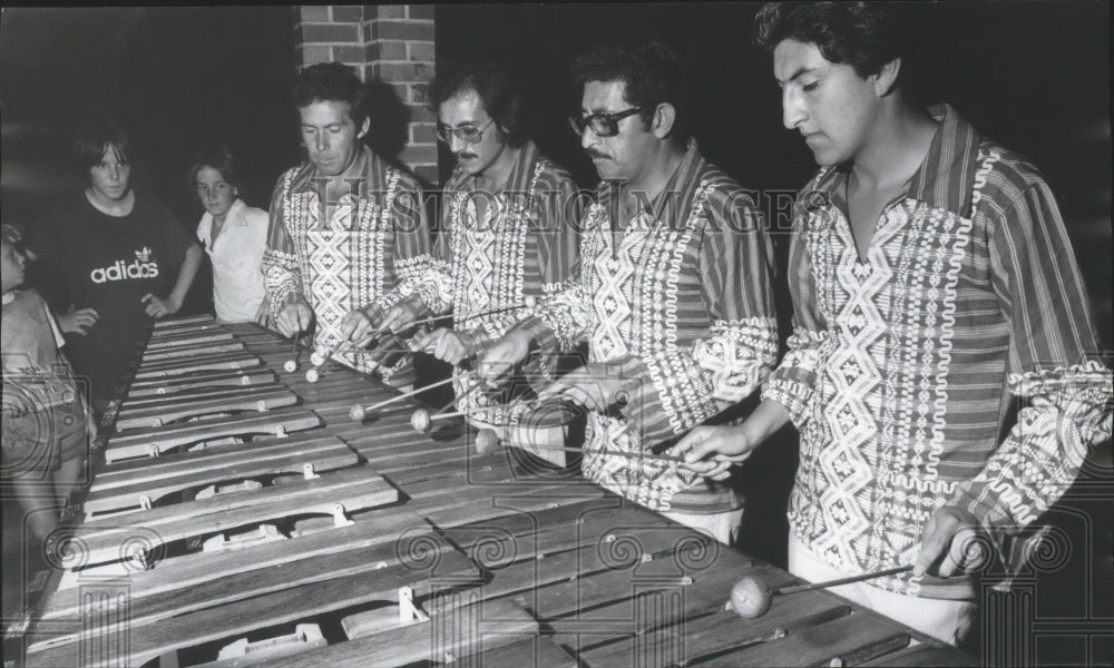 1978 Press Photo Marimba performers Fernando Gordillo and others from Guatemala - Historic Images