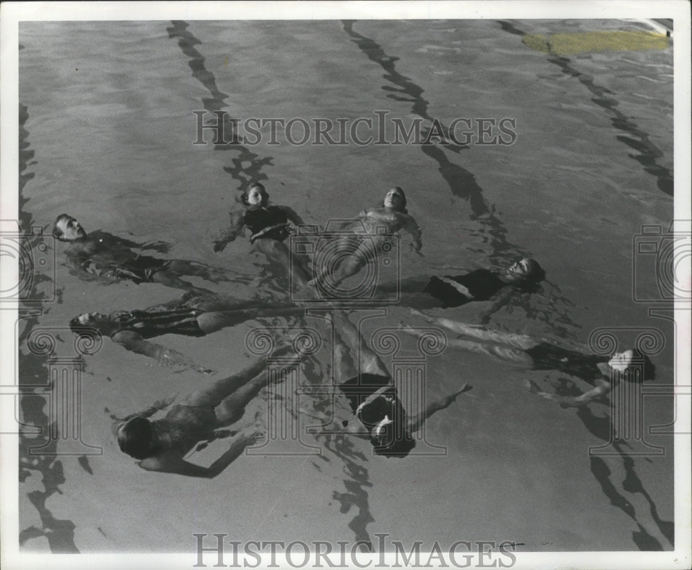 1981 Press Photo Samford water ballet at Seibert Gym, Birmingham, Alabama - Historic Images