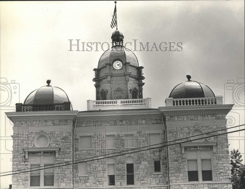 1982 Press Photo Shelby County, Alabama Courthouse railings getting repainted - Historic Images