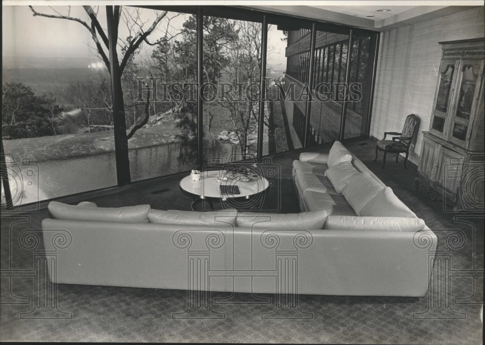 1983 Press Photo reception room at EBSCO Industries, Shelby County, Alabama - Historic Images