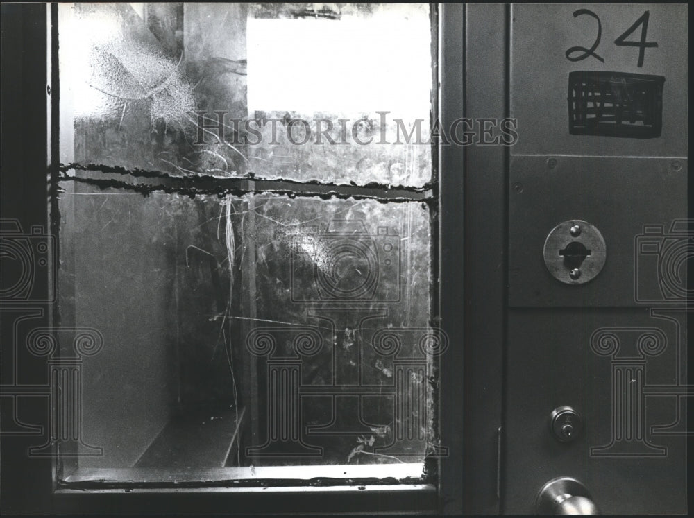 1979 Press Photo broken cell window at Shelby County Jail, Shelby, Alabama - Historic Images