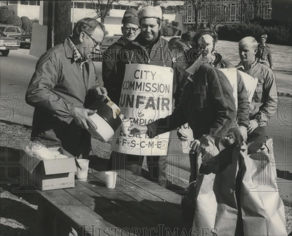 1976 Picketers at Gadsden City Hall, Gadsden, Alabama-Historic Images