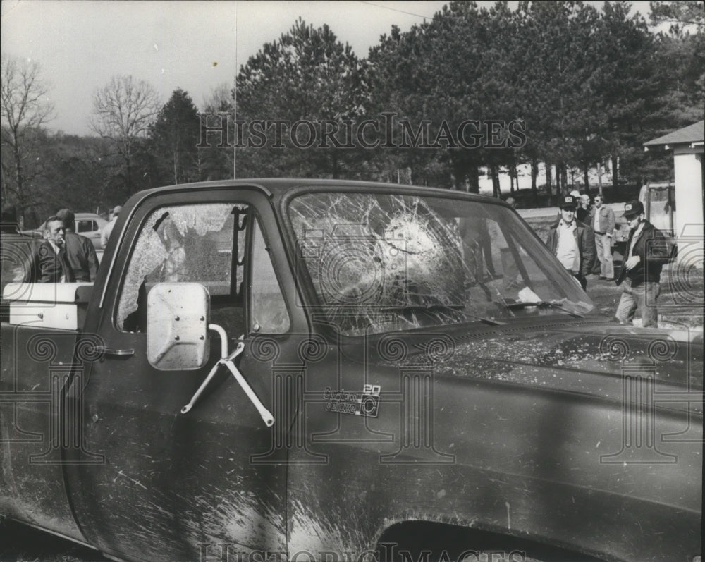 1978 Press Photo damaged truck after Minors strike became violent, Alabama - Historic Images