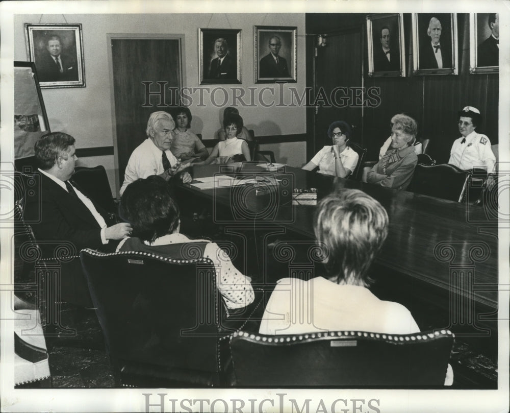 1973 Birmingham, Alabama Mayor George Seibels Talks to Police Wives - Historic Images