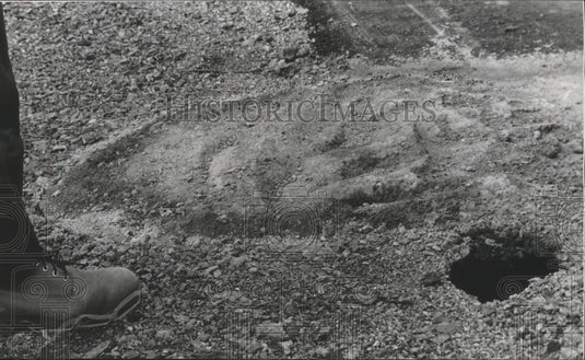 1978 Press Photo Sinkholes appearing in Alabama roads and highways - abna12224 - Historic Images
